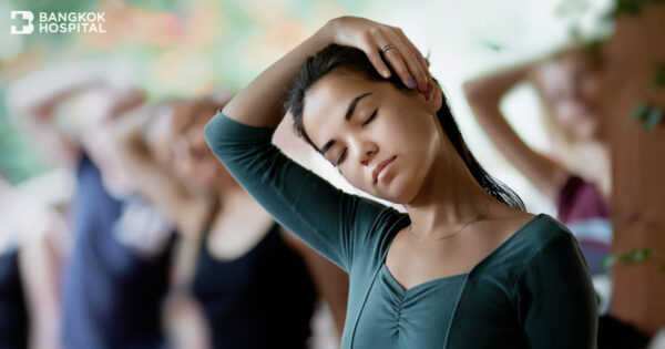 ท่าบริหารคอให้แข็งแรงป้องกันโรคกระดูกคอเสื่อมก่อนวัย