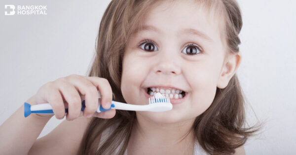 Bereiten Sie Ihr Kleines vor, gute Zahngesundheit, hervorragende Entwicklung.