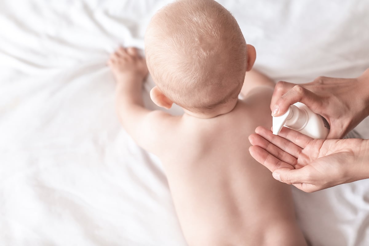 8 tips for proper newborn bathing and skincare