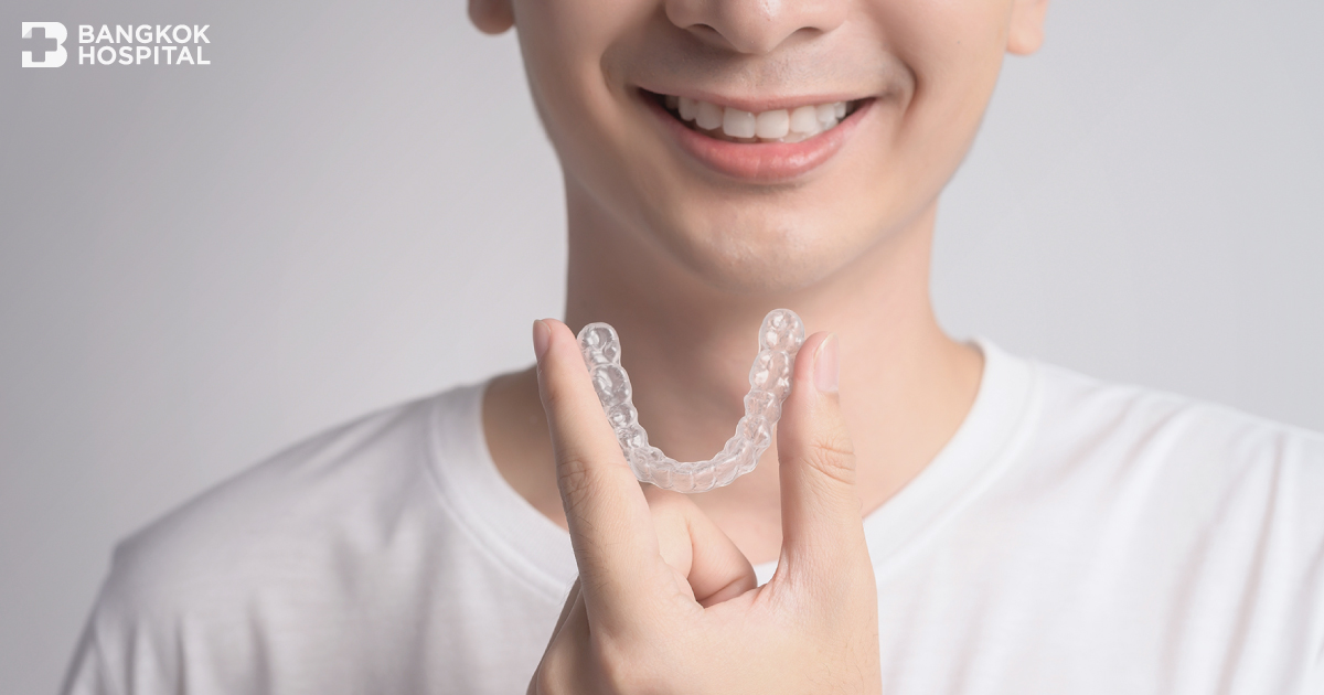 Invisalign၊ ရှင်းရှင်းလင်းလင်း၊ အပြုံးတိုင်း၌ သက်တောင့်သက်သာရှိပြီး ယုံကြည်မှုရှိသည်။