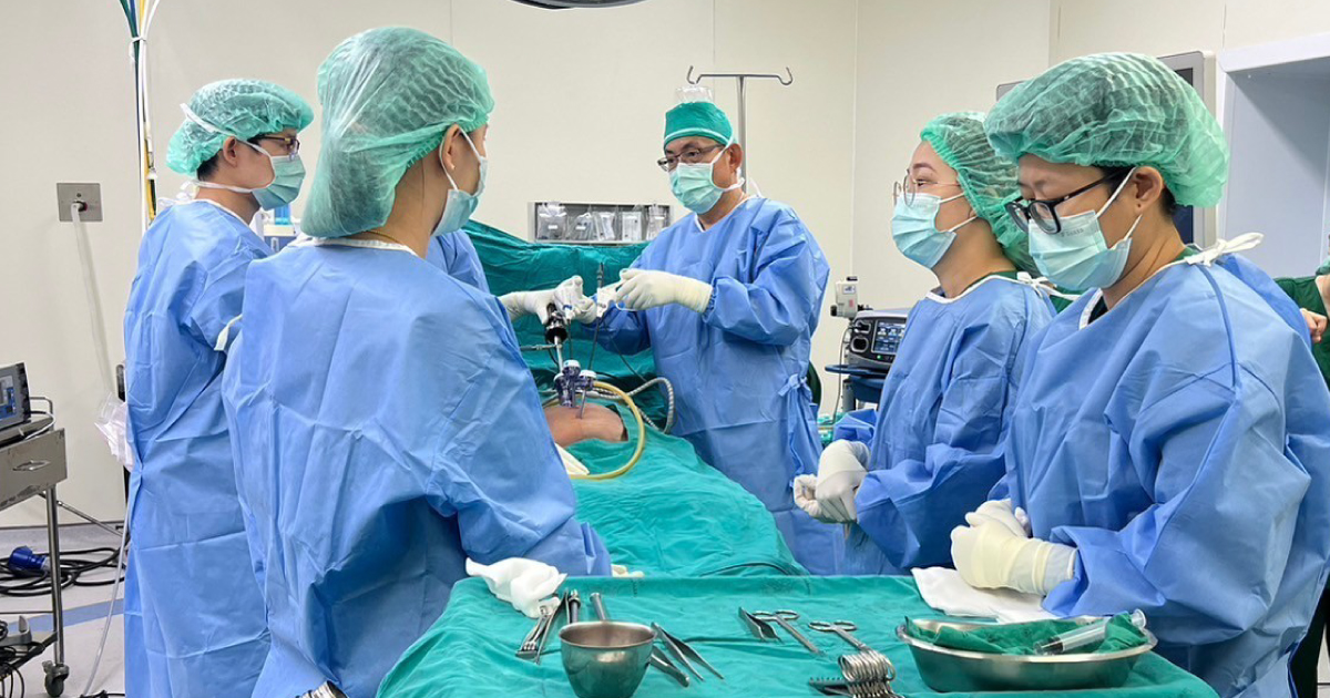 Bangkok Hospital Headquarters, in collaboration with the Dusit Medical Foundation, has sent a team of doctors to enhance the surgical capabilities of laparoscopic inguinal hernia repair at Sukhothai Hospital.