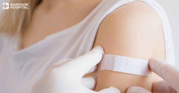 သွေးလွန်တုပ်ကွေး ကာကွယ်ဆေးထိုးပါ။ အသက်ကိုကာကွယ်ရန် ကိုယ်ခံစွမ်းအားကို မြှင့်တင်ပါ။ Image