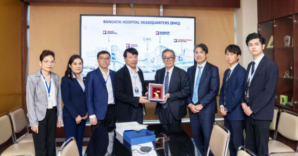 Bangkok Cancer Hospital Wattanosoth and Bangkok Hospital Send Doctors to Teach and Proctor Surgeries with the da Vinci Xi Surgical Robot at Police General Hospital Image