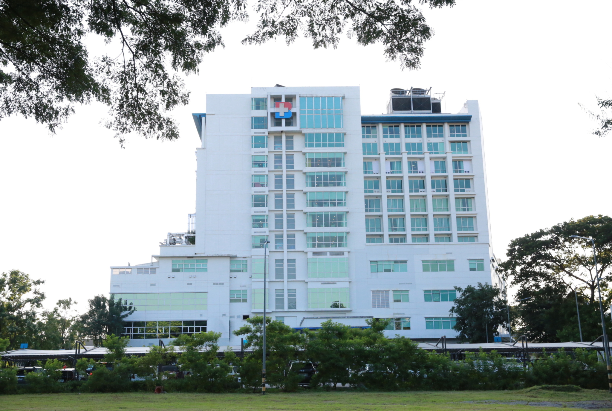 The main building of Bangkok Hospital Chiang Mai