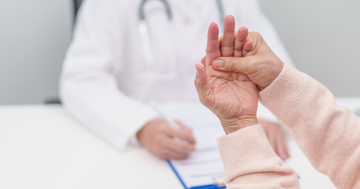 โรคพาร์กินสัน (Parkinson) - สาเหตุ อาการ การป้องกัน การรักษา