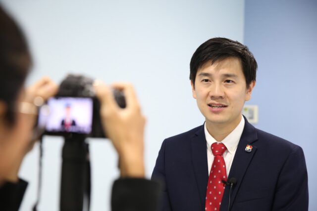 ตรวจสุขภาพเคลื่อนที่และแพทย์บรรยายให้ความรู้ รพ.จุรีเวชร้อยเอ็ด