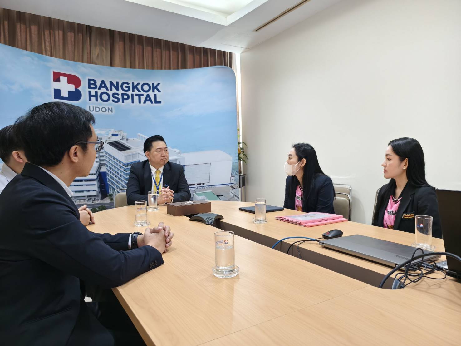 Nongbua Pitchaya FC Visits and Discusses Collaboration with Bangkok Hospital Udon