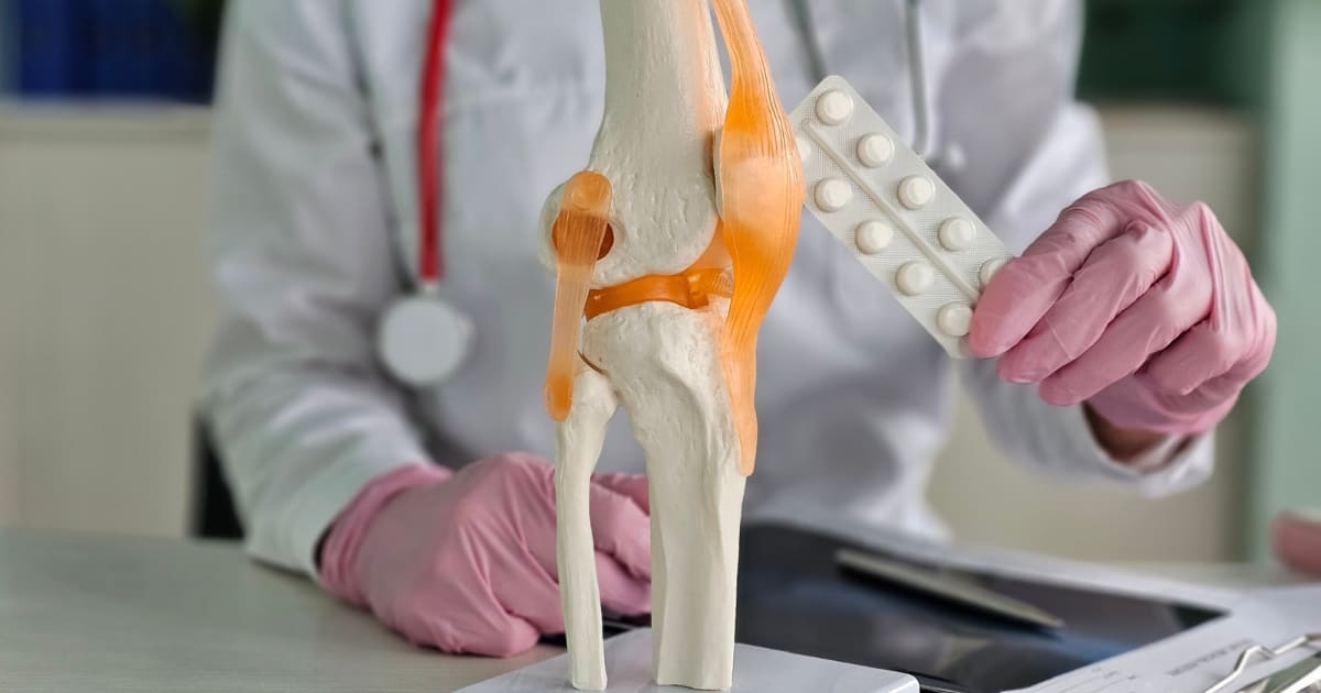 เข่าบวมในผู้สูงอายุ สัญญาณเตือนข้อเข่าเสื่อม