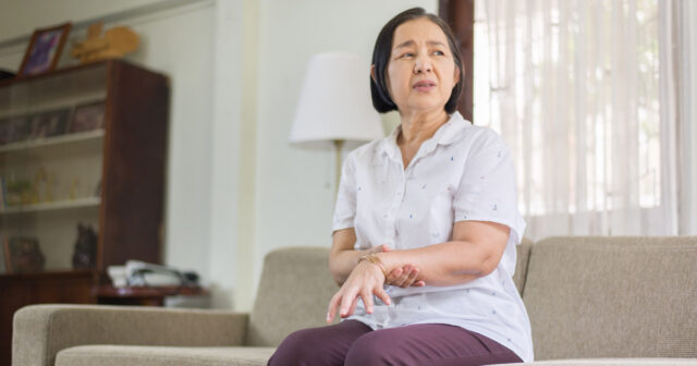 อาการที่ไม่ควรมองข้ามในผู้ป่วยโรคพาร์กินสัน