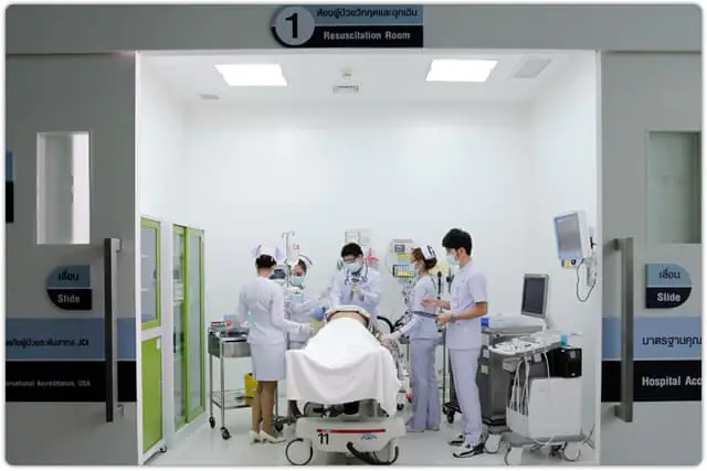 https://static.bangkokhospital.com/uploads/2025/09/Emergency-Care-02-Big-1.webp