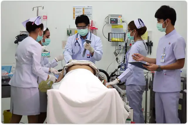 https://static.bangkokhospital.com/uploads/2025/09/Emergency-Care-03-Big-2.webp