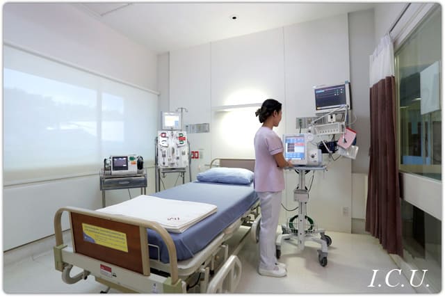 https://static.bangkokhospital.com/uploads/2025/09/ICU-Unit-Big-1.jpg