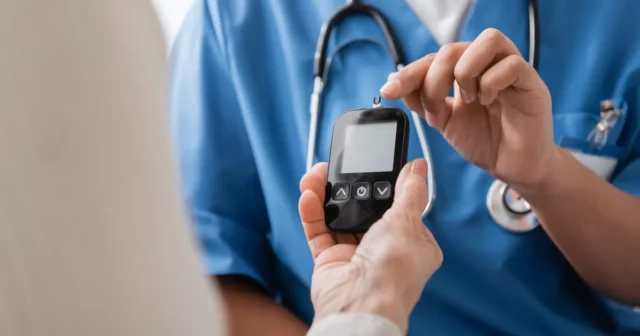 เช็ก 6 อาการเบาหวาน และ 10 กลุ่มเสี่ยงที่ควรตรวจโรคนี้