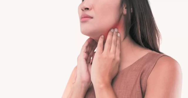 ต่อมทอนซิลอักเสบอันตรายไหม? จำเป็นต้องผ่าตัดหรือไม่ ? (Tonsillitis) Image