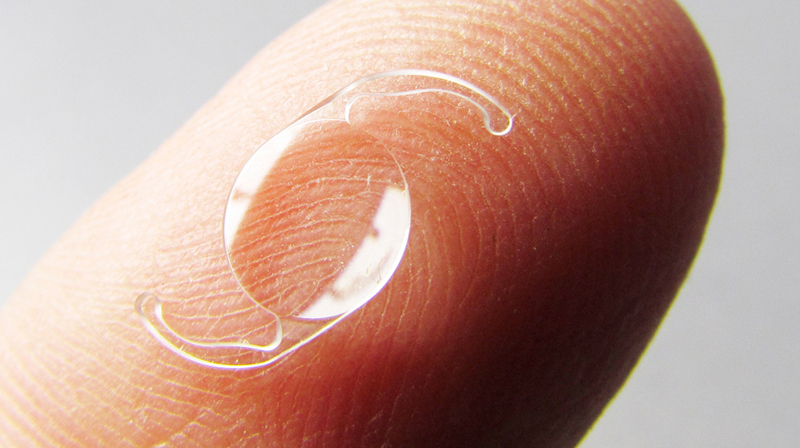 เลนส์ตาเทียมหน้าตาเป็นอย่างไร?