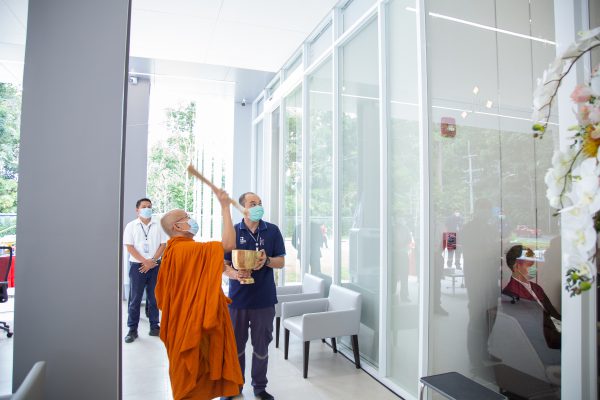 พิธีตั้งศาลพระพรหม และศาลคุณตาคุณยาย โรงพยาบาลมะเร็งกรุงเทพระยอง 23 พฤศจิกายน 2565