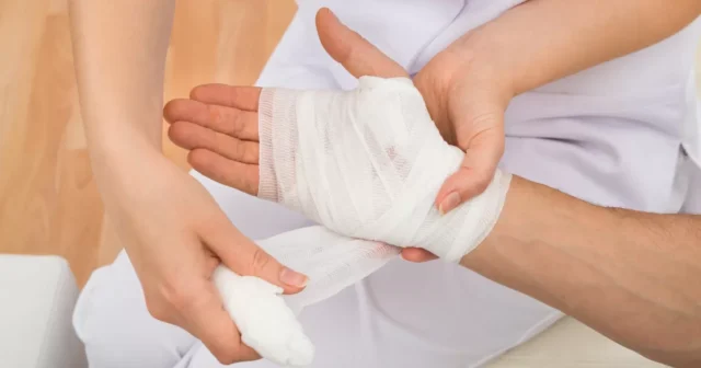 การรักษาและเทคโนโลยี (คลินิกดูแลแผล) Image