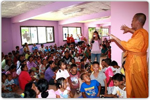 โครงการเสื้อผ้าลดโลกร้อน ให้กับวัดสามัคคีธรรม (ป่าส้าน) อ.คุระบุรี จ.พังงา
