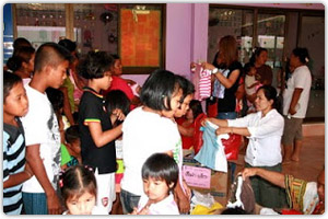 โครงการเสื้อผ้าลดโลกร้อน ให้กับวัดสามัคคีธรรม (ป่าส้าน) อ.คุระบุรี จ.พังงา