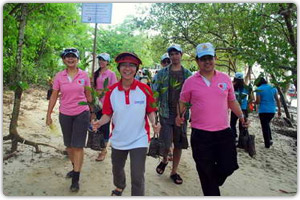 ปลูกต้นกล้าโกงกางบริเวณป่าชายเลนบริเวณ หมู่ 3 ซอยป่าหลาย อ.เมือง จ.ภูเก็ต