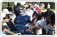 ประมวลภาพโครงการเสื้อผ้าลดโลกร้อน : นำเสื้อผ้าไปมอบที่จังหวัดเชียงราย