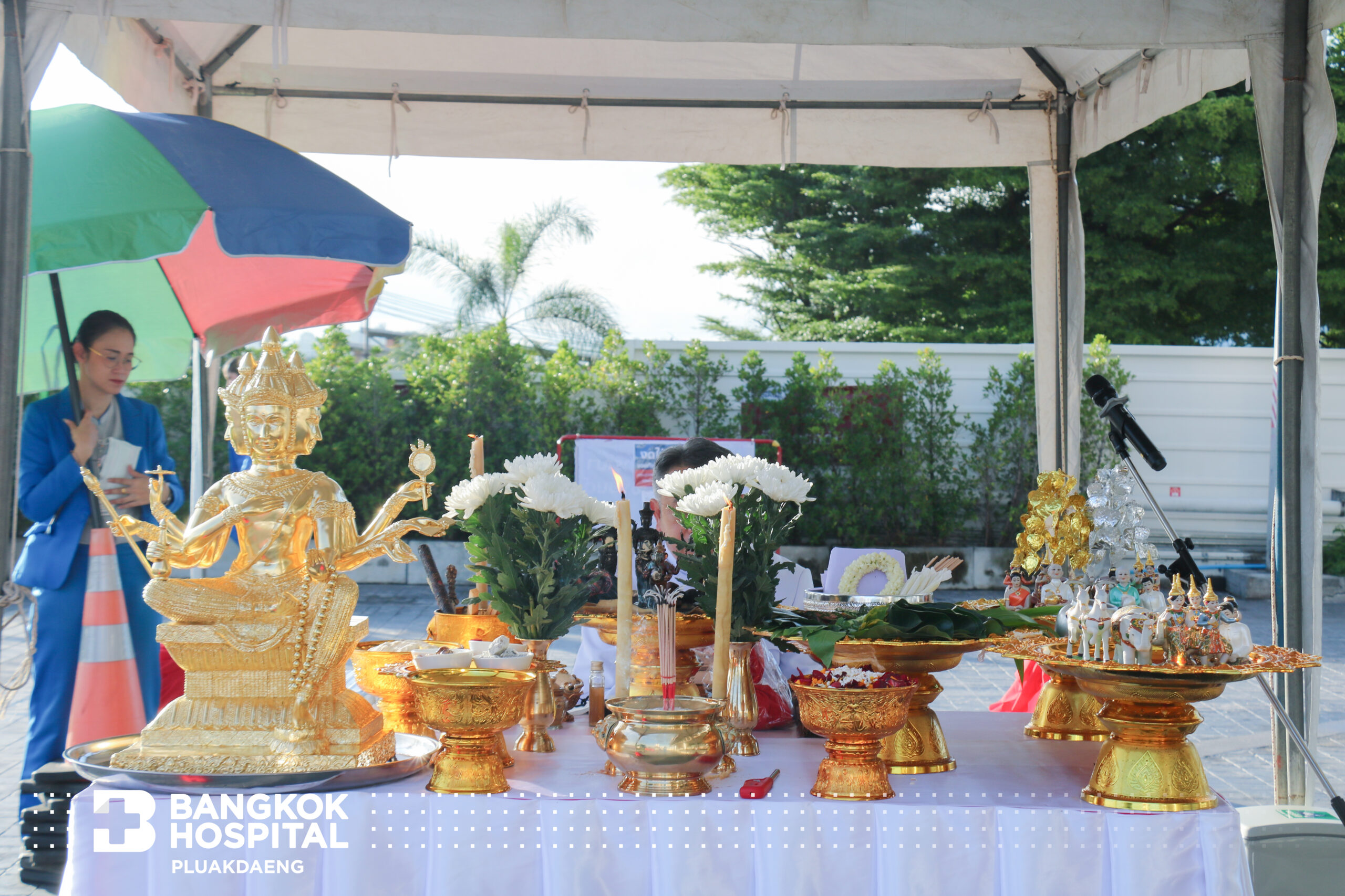 จัดพิธีตั้งศาลพระพรหม และศาลคุณตาคุณยาย โดย โรงพยาบาลกรุงเทพปลวกแดง