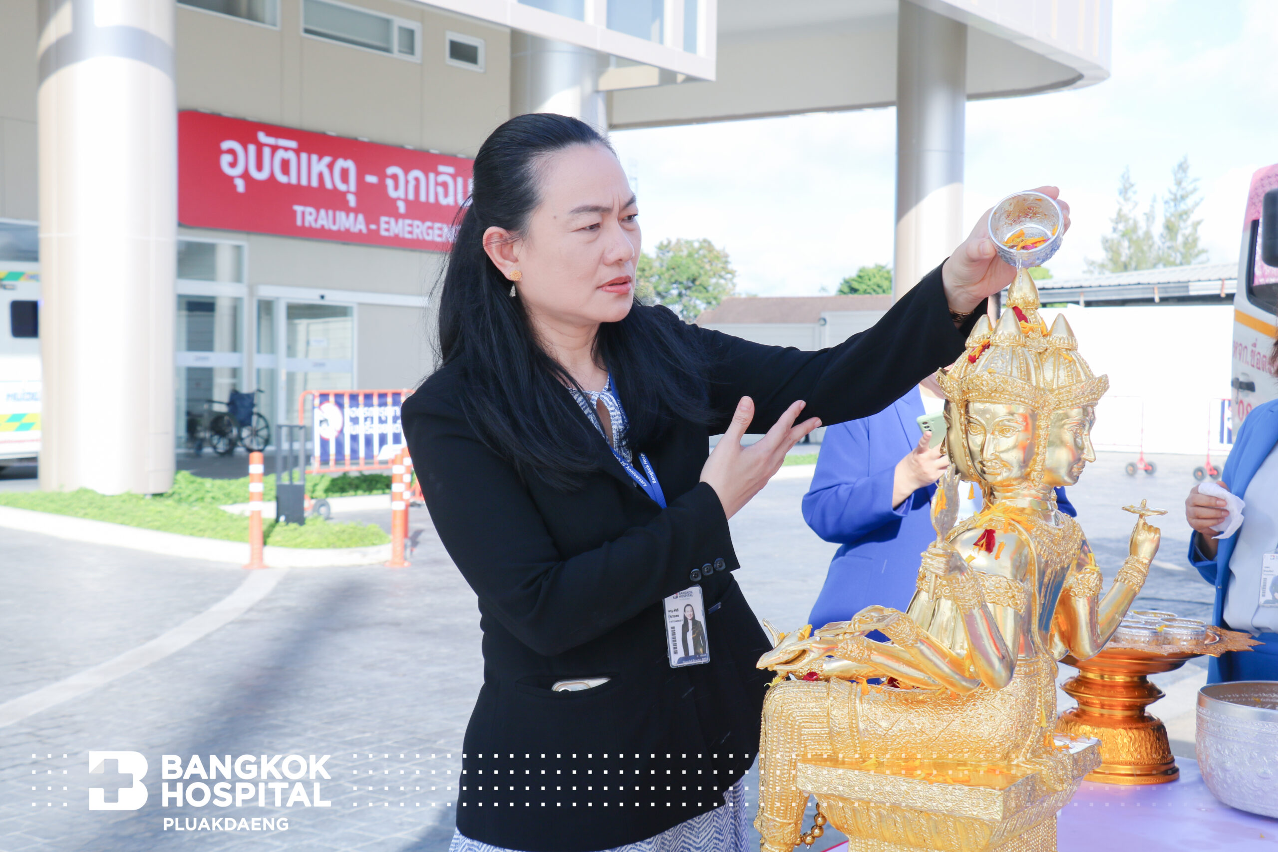 จัดพิธีตั้งศาลพระพรหม และศาลคุณตาคุณยาย โดย โรงพยาบาลกรุงเทพปลวกแดง