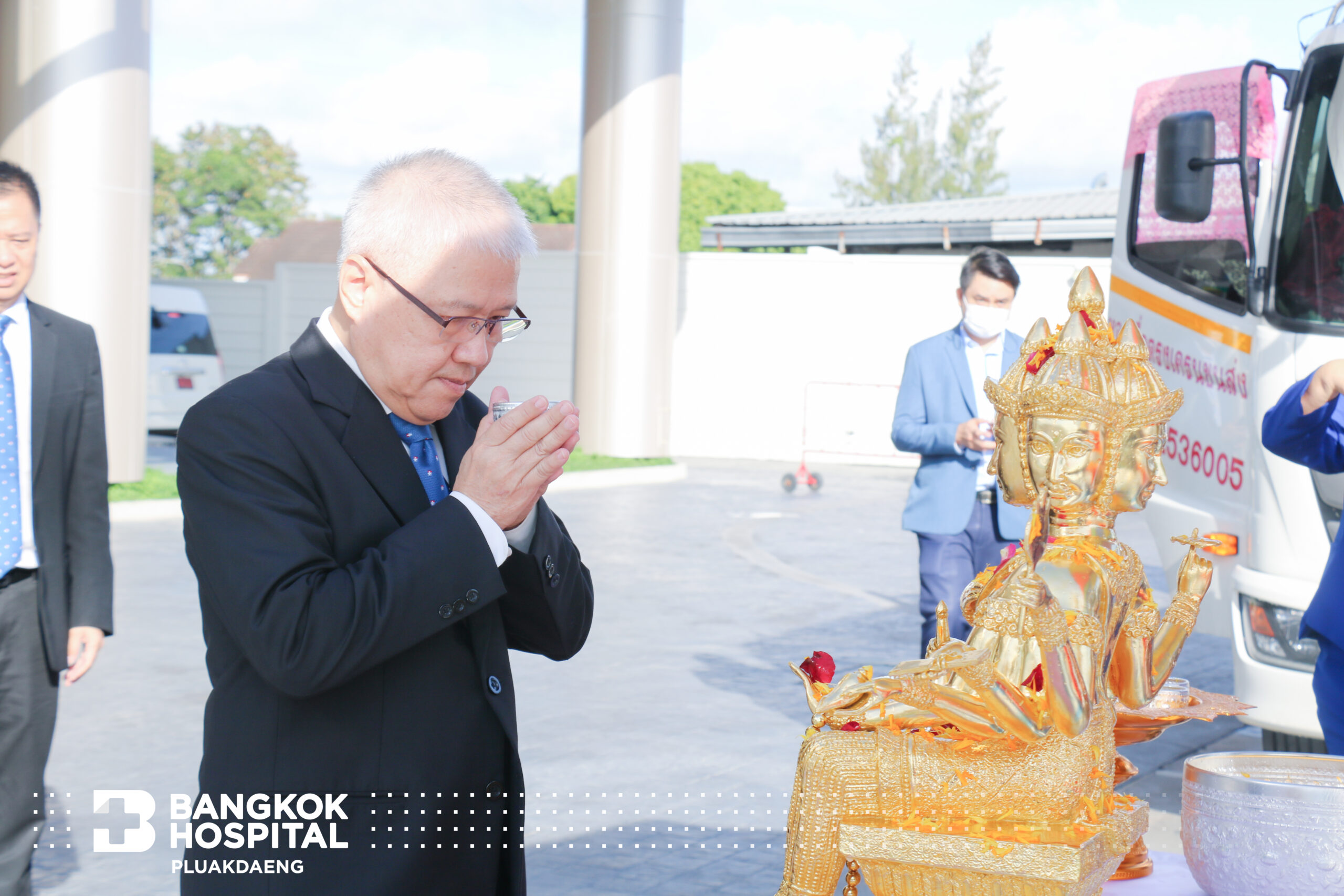 จัดพิธีตั้งศาลพระพรหม และศาลคุณตาคุณยาย โดย โรงพยาบาลกรุงเทพปลวกแดง