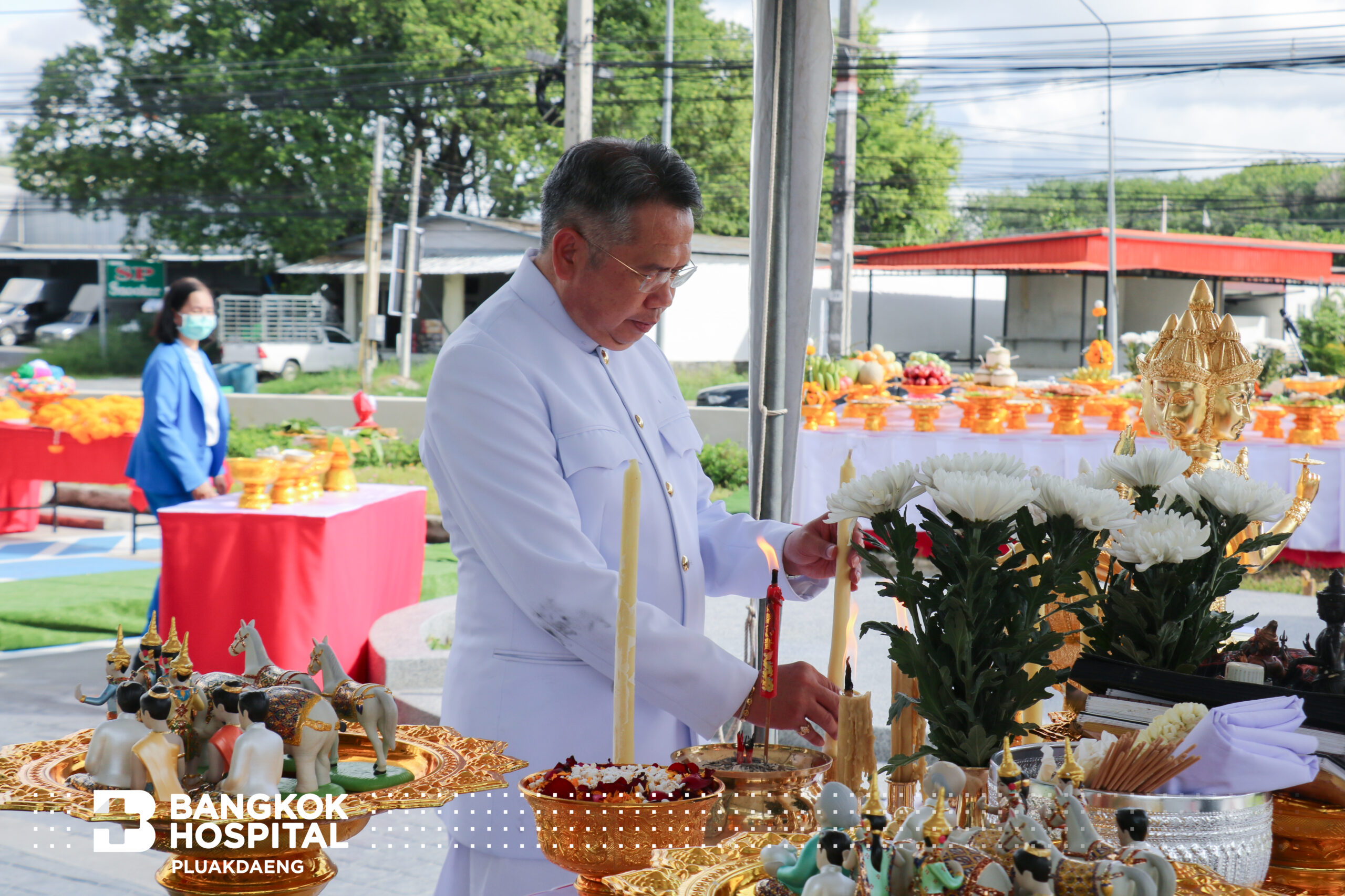 จัดพิธีตั้งศาลพระพรหม และศาลคุณตาคุณยาย โดย โรงพยาบาลกรุงเทพปลวกแดง