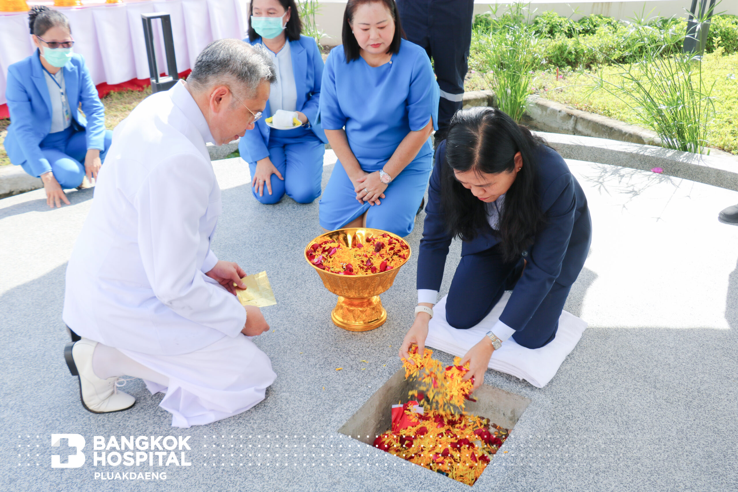 จัดพิธีตั้งศาลพระพรหม และศาลคุณตาคุณยาย โดย โรงพยาบาลกรุงเทพปลวกแดง