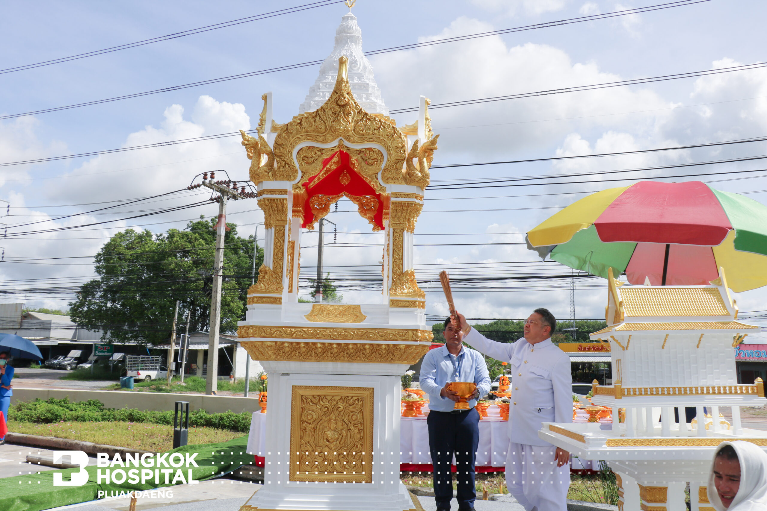 จัดพิธีตั้งศาลพระพรหม และศาลคุณตาคุณยาย โดย โรงพยาบาลกรุงเทพปลวกแดง
