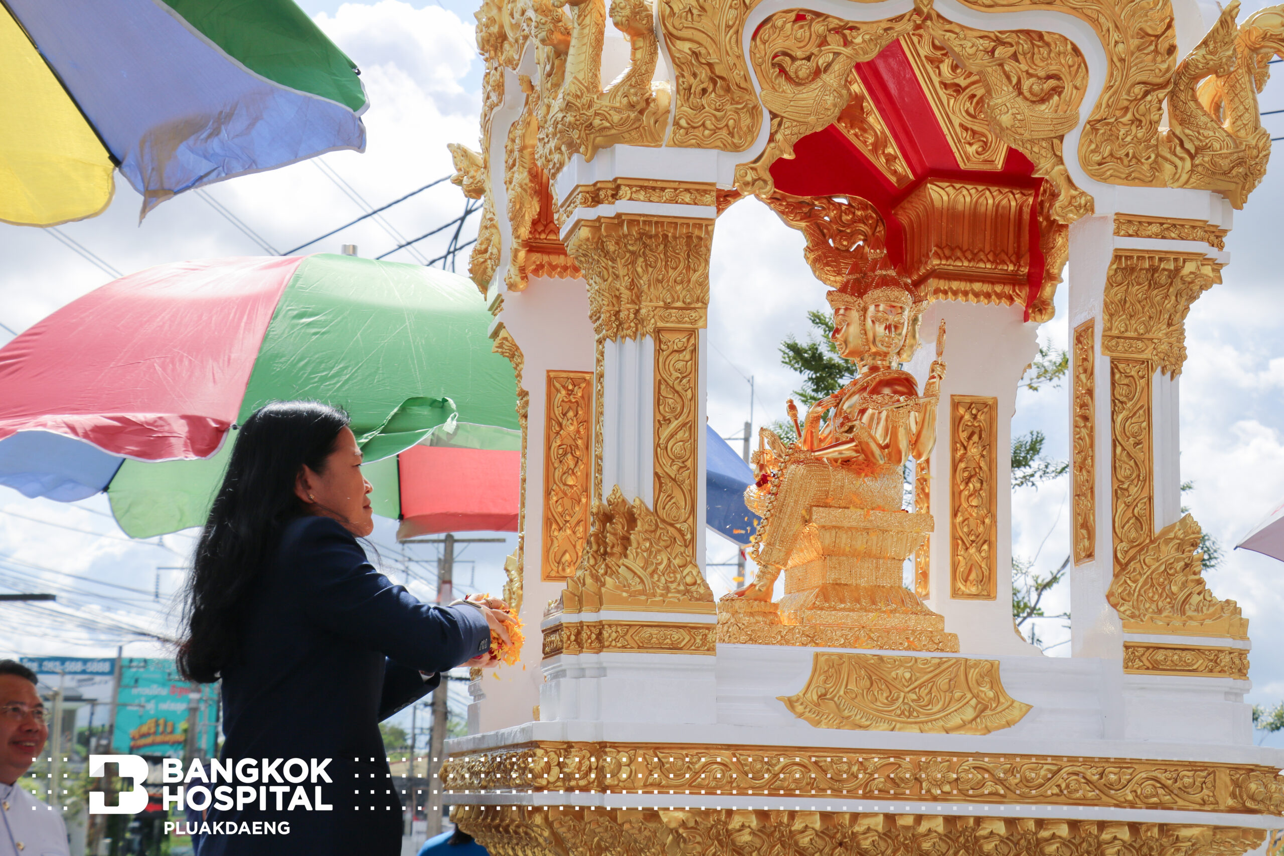 จัดพิธีตั้งศาลพระพรหม และศาลคุณตาคุณยาย โดย โรงพยาบาลกรุงเทพปลวกแดง