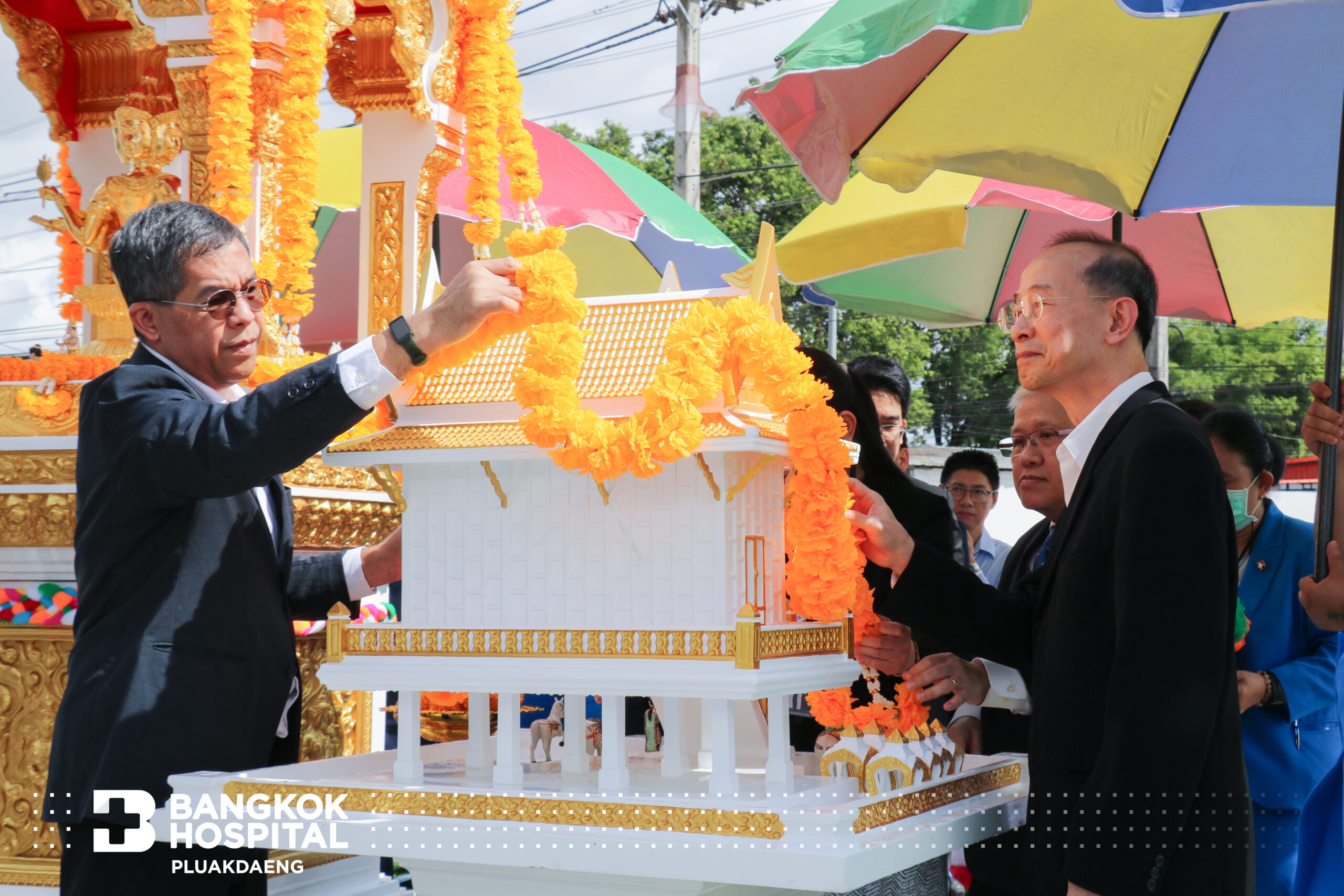 จัดพิธีตั้งศาลพระพรหม และศาลคุณตาคุณยาย โดย โรงพยาบาลกรุงเทพปลวกแดง
