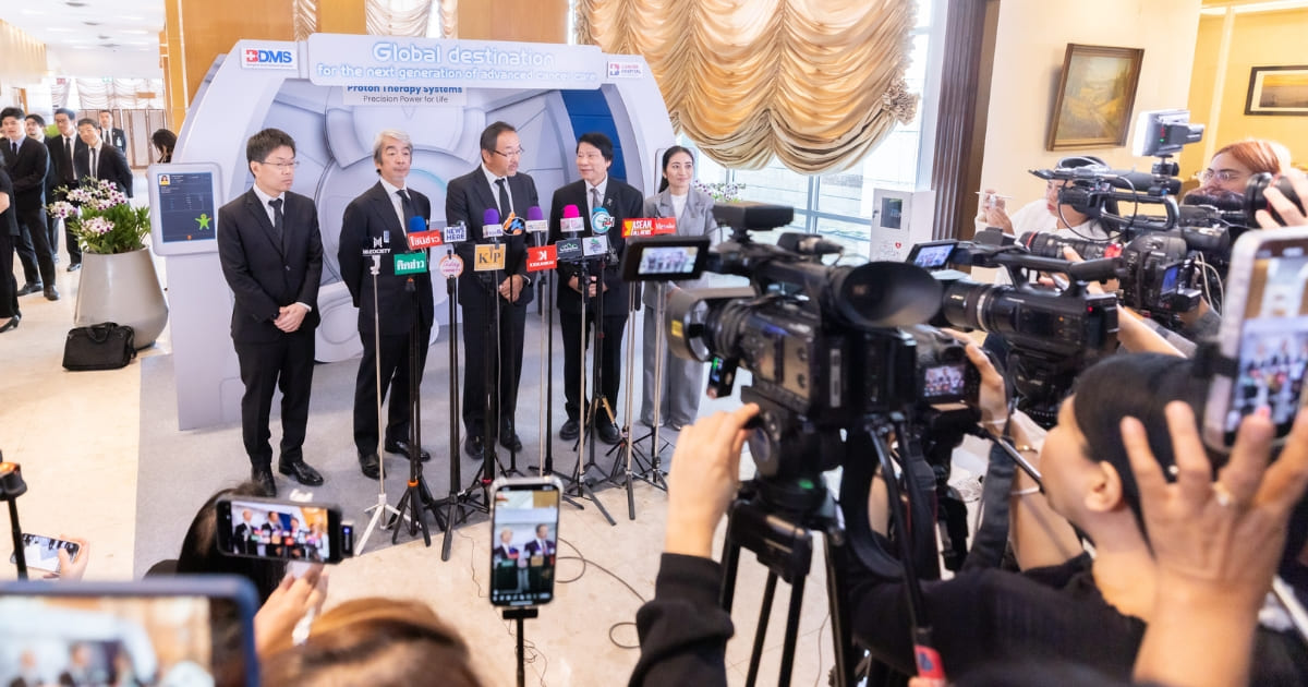 https://static.bangkokhospital.com/uploads/2025/11/Insert-News-Bangkok_proton_center-06-30-79.jpg