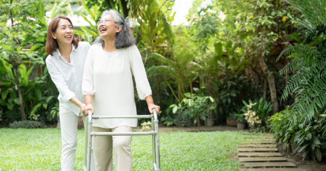 ผู้สูงอายุหกล้ม ป้องกันก่อนสาย ด้วยการประเมินความเสี่ยง Image