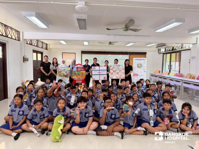 ทีมนักกำหนดอาหารโรงพยาบาลกรุงเทพภูเก็ต คว้ารางวัลพัฒนานวัตกรรม Active Learning แก้ปัญหาทุพโภชนาการในเด็ก Image