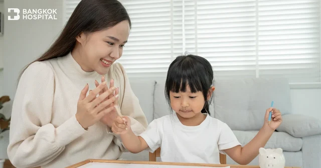 Anak bertubuh pendek tumbuh lebih lambat daripada teman-temannya, bagaimana harus dilakukan, mengapa orang tua harus waspada Image