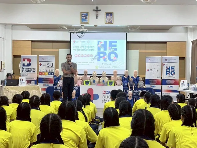 รพ.กรุงเทพจันทบุรี รุกเสริมทักษะชีวิต จัดอบรมกู้ชีพพื้นฐาน (BLS) ให้นักเรียนโรงเรียนศรีหฤทัย อ.ขลุง จ.จันทบุรี