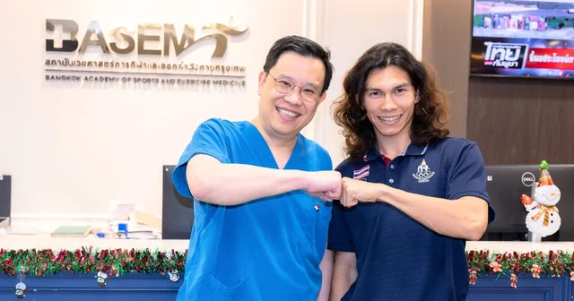Das Institut für Sportmedizin und Bewegung, Bangkok Hospital (BASEM), kümmert sich um die Schulterverletzung von Jimmy - Phikanes Sukhyik, dem Kickbox-Held mit der Goldmedaille bei den Südostasienspielen.