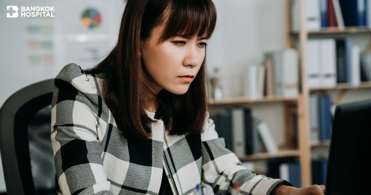 Nhìn mờ do đâu? Triệu chứng, nguyên nhân và các dấu hiệu cảnh báo nên gặp bác sĩ nhãn khoa