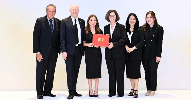 Das Bangkok Hospital hat die Auszeichnung Impact Recognition für Unternehmen erhalten, die nachhaltiges Geschäft betreiben und Projekte mit positiven gesellschaftlichen Auswirkungen durchführen, von der Amerikanischen Handelskammer in Thailand (AMCHAM).