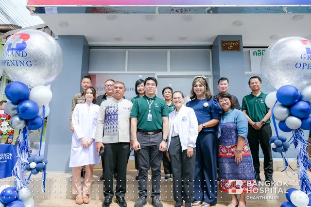 นพ.จักรกฤษณ์ สุรการ ผู้อำนวยการโรงพยาบาลกรุงเทพจันทบุรี เป็นประธานในพิธีทำบุญเปิด “คลินิกเวชกรรมกรุงเทพจันทบุรี สาขาท่าใหม่”