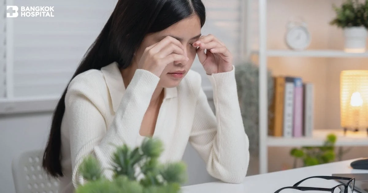 Nhìn mờ đột ngột do nguyên nhân gì? Nguyên nhân, triệu chứng, dấu hiệu nguy hiểm không nên bỏ qua